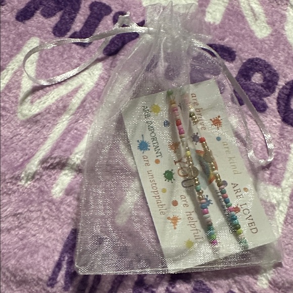 2 Boho Resin Beaded Stretch Bracelets w/ Heart Charm & positive affirmation card - Picture 3 of 6